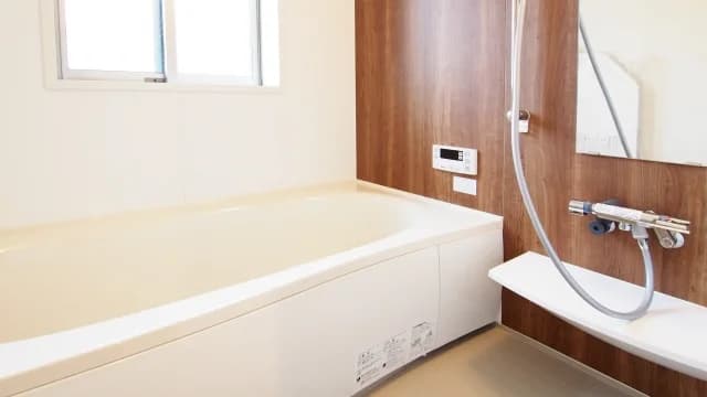 清掃後の清潔な浴室